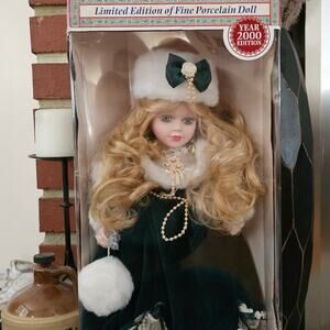 Porcelain Doll Y2K Angelina Collection 16" Green Dress Year 2000 Edition
